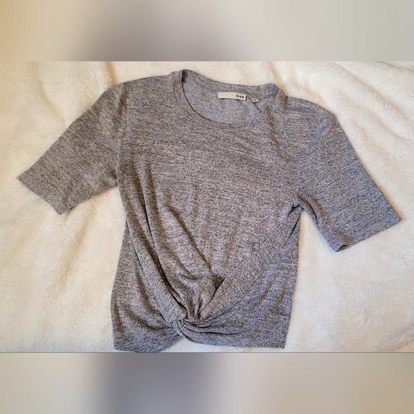 Wildfred Free Grey Twist Tee Shirt Sz Xs - Picture 2 of 9